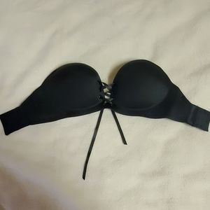 Black strapless bra